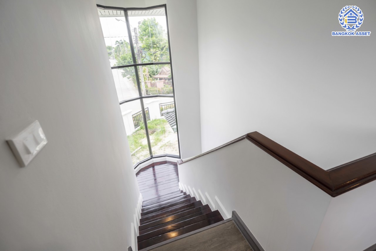 บ้านมือสองตกแต่งใหม่ ม.ศุภาลัย ออร์คิดปาร์ค2 ปิ่นเกล้า-ใกล้ถ.กาญจนาภิเษก หลังใหญ่ตกแต่งหรูหรา เนื้อที่ 85 ตร.ว. ฟังก์ชัน 4 ห้องนอน 4 ห้องน้ำ 1 ห้องแม่บ้าน จอดรถได้ 2 คัน บนทำเลเดินทางสะดวก เชื่อมต่อหลายเส้นทาง และเดอะมอลล์บางแค ทางด่วน "กาญจนาภิเษก" และรถไฟฟ้า "สถานีภาษีเจริญ"